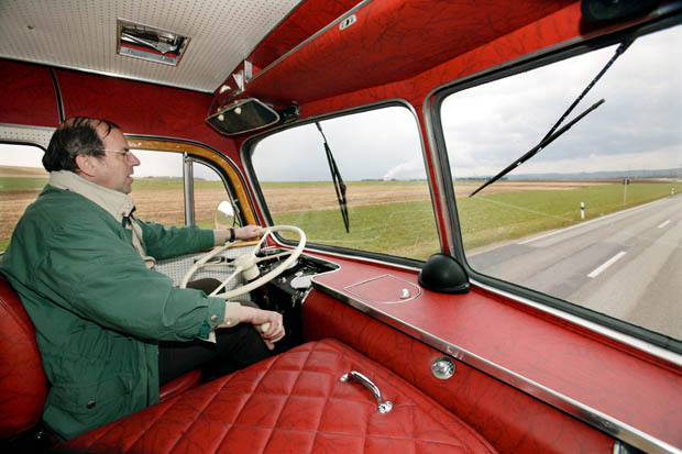 Welterfolg 1959 mit kurzer Haube Mercedes-Benz Lastwagen - Oldtimertrecker  Historische Landmaschinen im Wandel